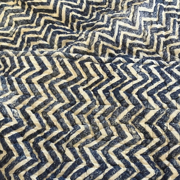 Pottery Barn Blue and White Chevron Patterned Shams x2 - Picture 2 of 4